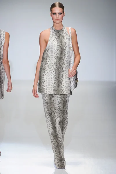 Look 28